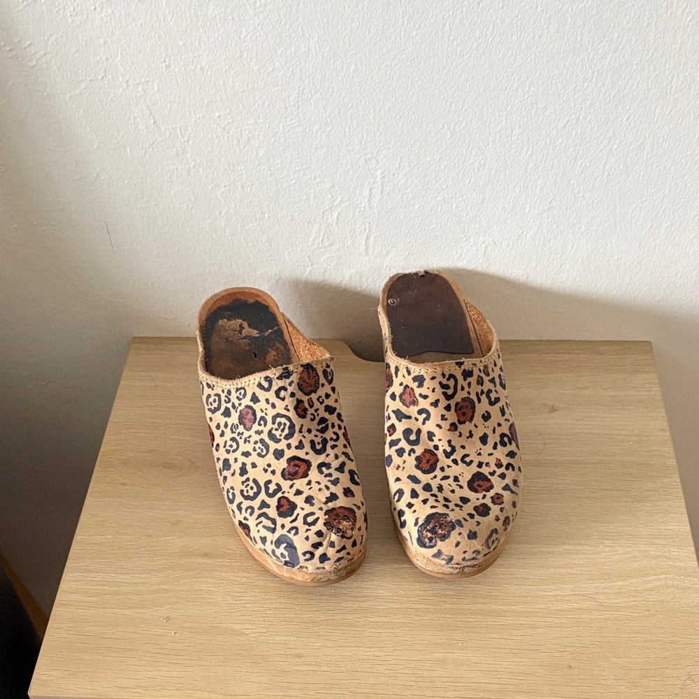 Vintage hand painted Leopard Print clogs